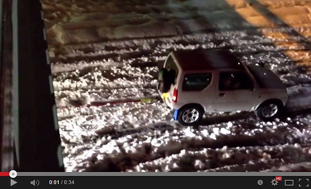 20140217-スズキ-ジムニーが大雪で大活躍で凄い!-02